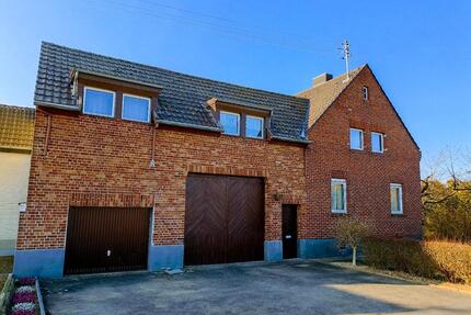 Vierkanthof mit Nebengebäuden zu vermieten in Bornheim-Brenig