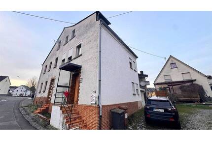 Günstiges Eigenheim, ideal für Handwerker: Doppelhaushälfte mit Garage und Hof - Boden