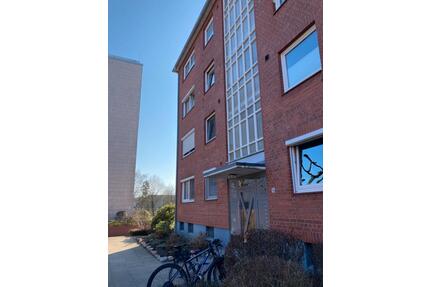 Attraktive 4-Zimmer Whg. mit Südbalkon, Tiefgarage & Wellness - Reinbek