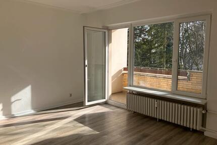 Frei: Top geschnittene helle 2 Zimmer-Wohnung mit Sonnen-Loggia - Berlin Steglitz-Zehlendorf