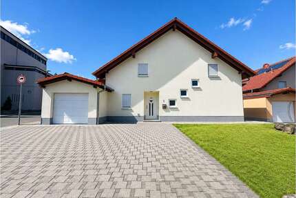 Haus zum Mieten in Bruchmühlbach-Miesau 2.800,00 € 285 m²
