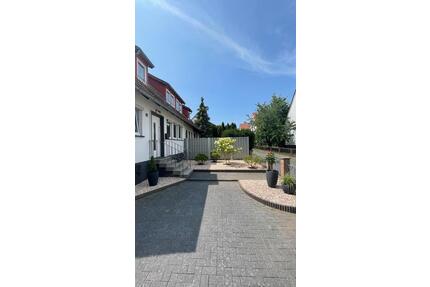 Schöne Doppelhaushälfte mit großem Garten - Neu-Eichenberg
