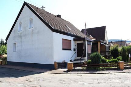 Einfamilienhaus mit Einliegerwohnung in ruhiger Lage - Pfeffelbach