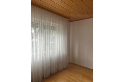 Schöne 3-Zimmer-Wohnung mit zusätzlichen 2 Räumen in ruhiger Lage - Stuttgart Vaihingen