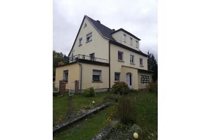 Platz ohne Ende! 12 Zimmer Haus mit Garten, Hof & 4 Garagen - Sonneberg