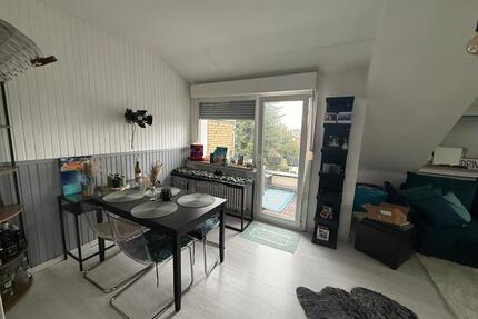 Helle 3-Zimmer-Dachgeschosswohnung mit Balkon in Neuss