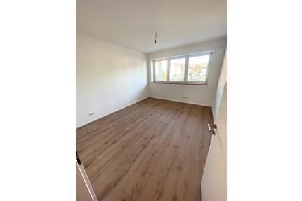 Geschmackvolle 2-Raum-Wohnung mit Balkon und EBK in Vogtareuth