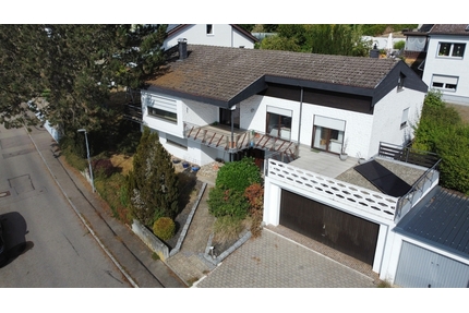 Top Gepflegt - Einzigartiges Einfamilienhaus mit ELW in traumhafter Panoramalage von Herbrechtingen