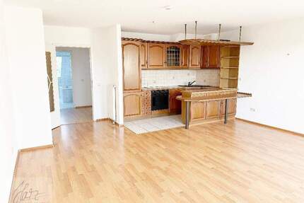 ***HELLE MAISONETTEWOHNUNG MIT BALKON*** individuellem Grundriss und Dachschrägen - Wohncharakter mit Flair in Riesa