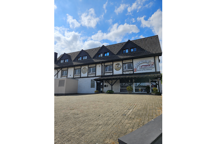 Haus zum Kaufen in Übach-Palenberg 1.300.000,00 € 385.77 m²