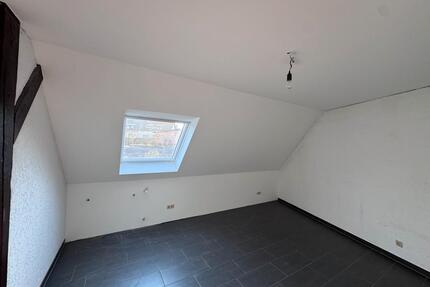 4 ZKB Dachgeschosswohnung mit Einbauküche - Eppelborn