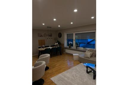 Zweifamilienhaus (305m²) mit 3 Garagen, Kamin & 2 Terrassen - Hofgeismar