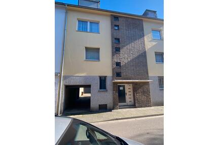 4 Zimmer Wohnung mit Garage zu verkaufen 01639057911 - Krefeld Cracau