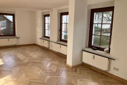 Sanierte 2-Raumwohnung (90 m²) mit Garten & Parkplatz – ab Mai - Grünhain-Beierfeld