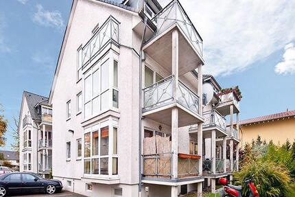 schöne Dachgeschosswohnung mit zwei Balkonen, Spitzboden und Einbauküche - Schönefeld