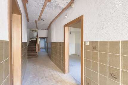 Wohnung zum Kaufen in Zell (Mosel) 79.000,00 € 121.5 m²