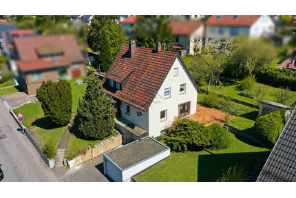Einfamilienhaus in guter Wohnlage - 935 m² Grundstück, zwei Garagen, viele Möglichkeiten - Tuttlingen Möhringen