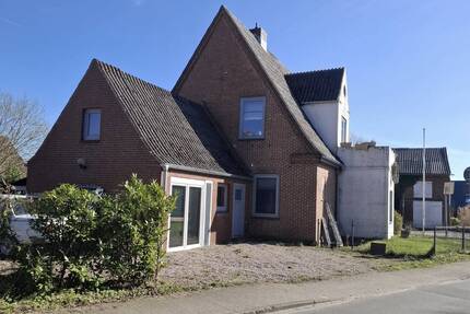 Freistehendes Einfamilienhaus mit Balkon und Terrasse - Buchholz