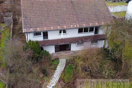 Geräumiges Wohnhaus mit Ausbaureserve in Kulmbach - Wohnen und Arbeiten unter einem Dach - Kulmbach / Mangersreuth