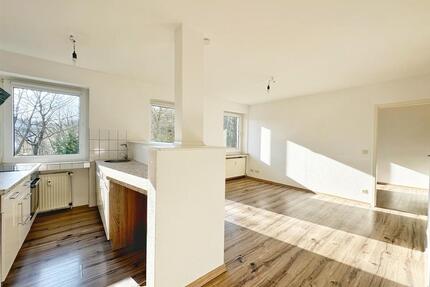 Moderne 2-Zimmer-Wohnung im Grünen mit Sonnenbalkon u. Stellplatz - Menden (Sauerland)