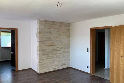 2,5-Zimmer-Wohnung mit Balkon und Carport in Gleußen - Itzgrund