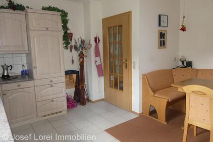 DG-Wohnung mit EBK, Wanne u. Dusche in ruhiger Lage - Hünfeld