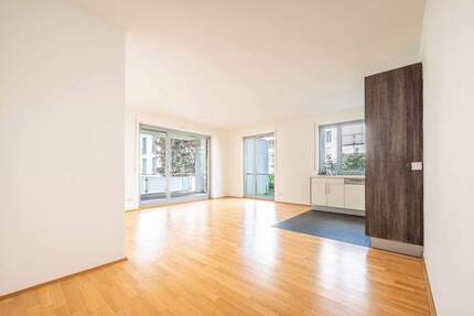 ??Leben in Berlin Mitte- Hell & moderne 2-Zi-Whg mit großem Balkon, Lift, Stellplatz & EBK