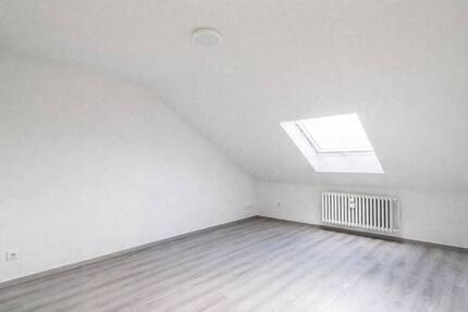 Gepflegte 2,5-Zimmer-Dachgeschosswohnung mit Einbauküche & Stellplatz - ruhige Lage in GE-Resse - Gelsenkirchen
