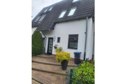 Einfamilienhaus Reihenmittelhaus mit Solaranlage und Garage - Rheinberg
