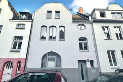 Saniertes Dreifamilienhaus in zentraler Wohnlage - Düsseldorf Heerdt