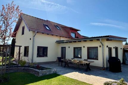 Provisionsfreie Doppelhaushälfte in ruhiger Lage mit Pool - Berlin Spandau
