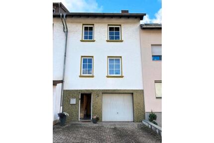 1-2 FH mit Garage und Garten in Großrosseln