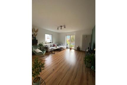 Lichtdurchflutet 3 Zimmerwohnung zentral mit 16 qm Balkon - Neuffen