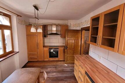 Helle 2,5 Zimmer Wohnung in schöner Hofreite zu vermieten - Hackenheim