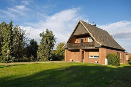 freistehendes Einfamilienhaus im Außenbereich von Rees-Empel