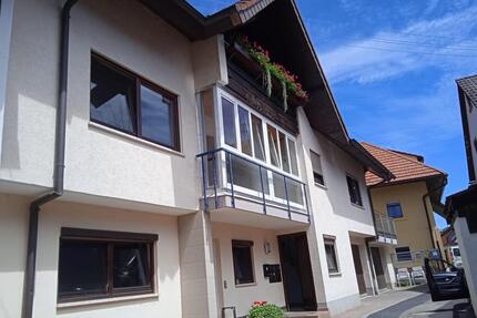 Mehrfamilienhaus mit 2 Wohnungen und ein Büro - Malterdingen