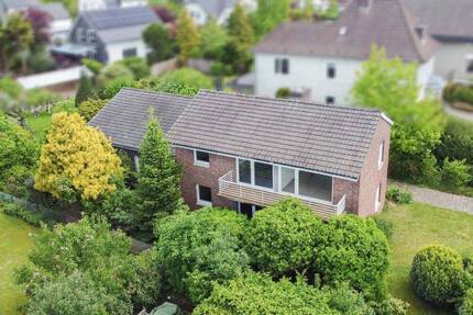 Viel Platz in Quelle: Einfamilienhaus samt Einliegerwohnung mit Potential - Bielefeld