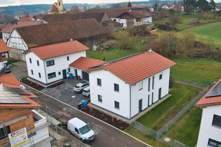 Erstbezug EFH in Ruhiger Lage - 1.450,00&nbsp;EUR Kaltmiete, ca.&nbsp; 164,70&nbsp;m&sup2; in Leiblfing (PLZ: 94339)