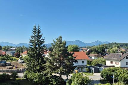 Helle 3-Zimmer-Wohnung mit Dachterrasse & Bergblick in Traunstein