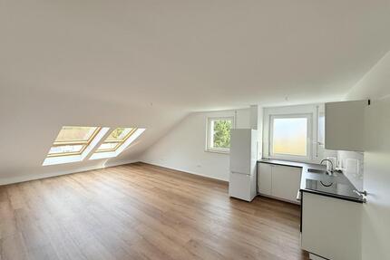 Moderne 2,5-Zimmer-Dachgeschosswohnung mit Einbauküche und Top-Lage in Esslingen - Esslingen am Neckar Oberesslingen