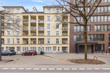 Stilvolle Altbauwohnung mit Balkon in Hamburg-Barmbek