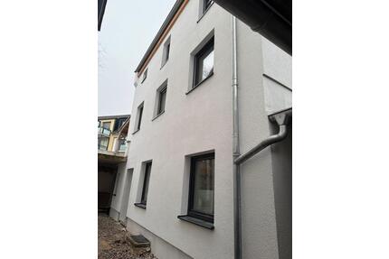 Mainz-Kastel: Haus mit 2 Bädern & Terrasse - ideal für 2er-WG - Wiesbaden