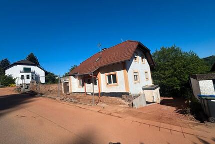 Einfamilienhaus mit Einliegerwohnung und Saarblick - Mettlach