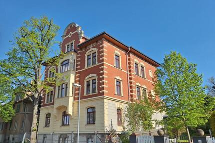 Stilvoll Wohnen in denkmahlgeschützter Stadtvilla - großzügige 4- Raum - DG - Wohnung zu vermieten - Pößneck