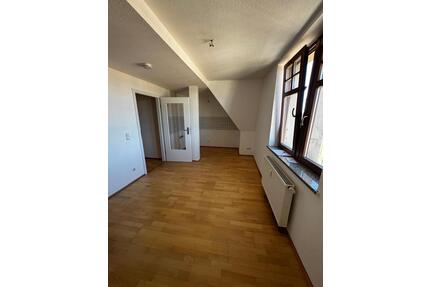 attralktive 2-Zimmer-Wohnung mit großem Bad im DG - Zwickau