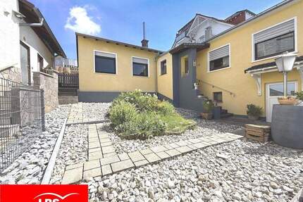 Wohnen auf einer Ebene - gepflegter Bungalow mit Kamin, Klima & Urlaubs-Garten - Ronneburg Hüttengesäß