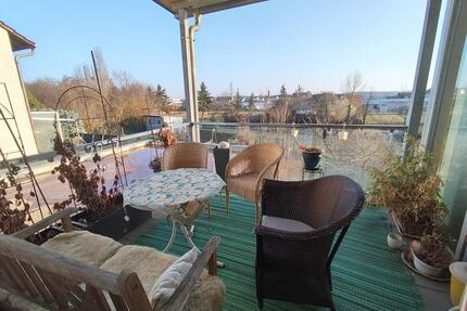 Wunderschöne 2-Zimmer-Wohnung, 98 m², mit Balkon & Einbauküche – besticht durch warme Atmosphäre - Kitzingen