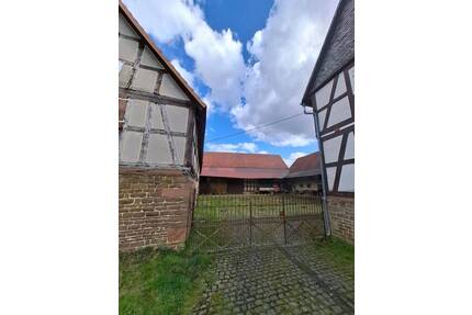 Denkmalgeschützter, großer 4-Seiten-Hof mit zusätzlichem Bauplatz, möglicher Pachtweide, ideal für Pferdehalter, Wohnprojekte u.v.m. - Weimar (Lahn) Kehna