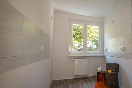Single-Wohnung mit Balkon und tollem Ausblick!! Kautionsfrei! - Hohenstein-Ernstthal