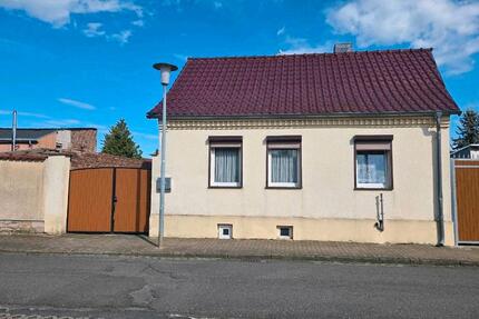 Schönes kleines Einfamilienhaus mit großem Grundstück - Seeland Frose